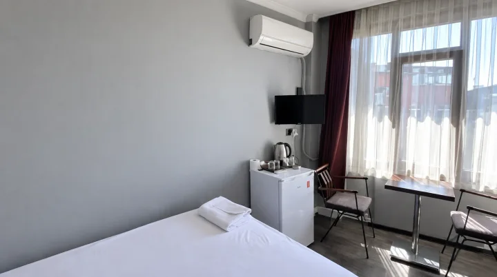 Çift kişilik yataklı odadan görünüm